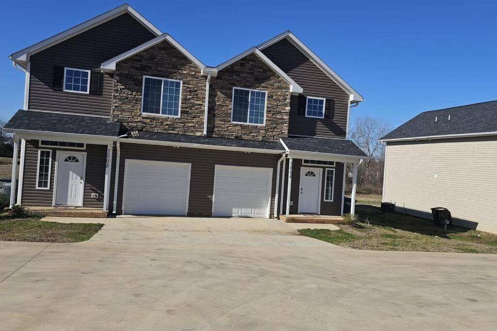 Gorgeous 3 Bedroom Home With Cable Tv In All Rooms & Free Wi-Fi Concord Luaran gambar