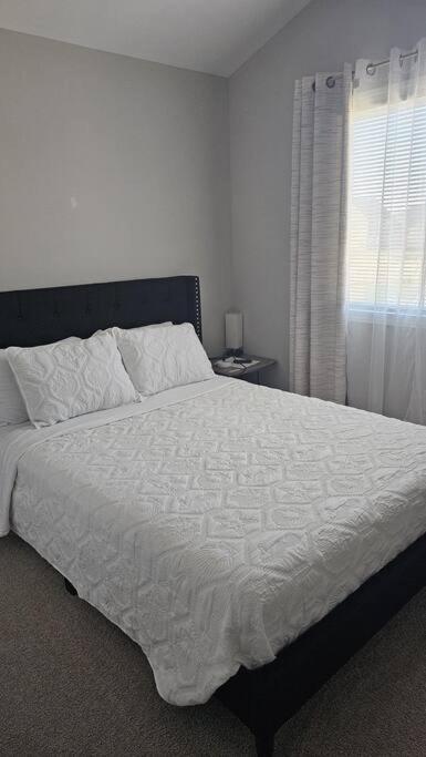 Gorgeous 3 Bedroom Home With Cable Tv In All Rooms & Free Wi-Fi Concord Luaran gambar