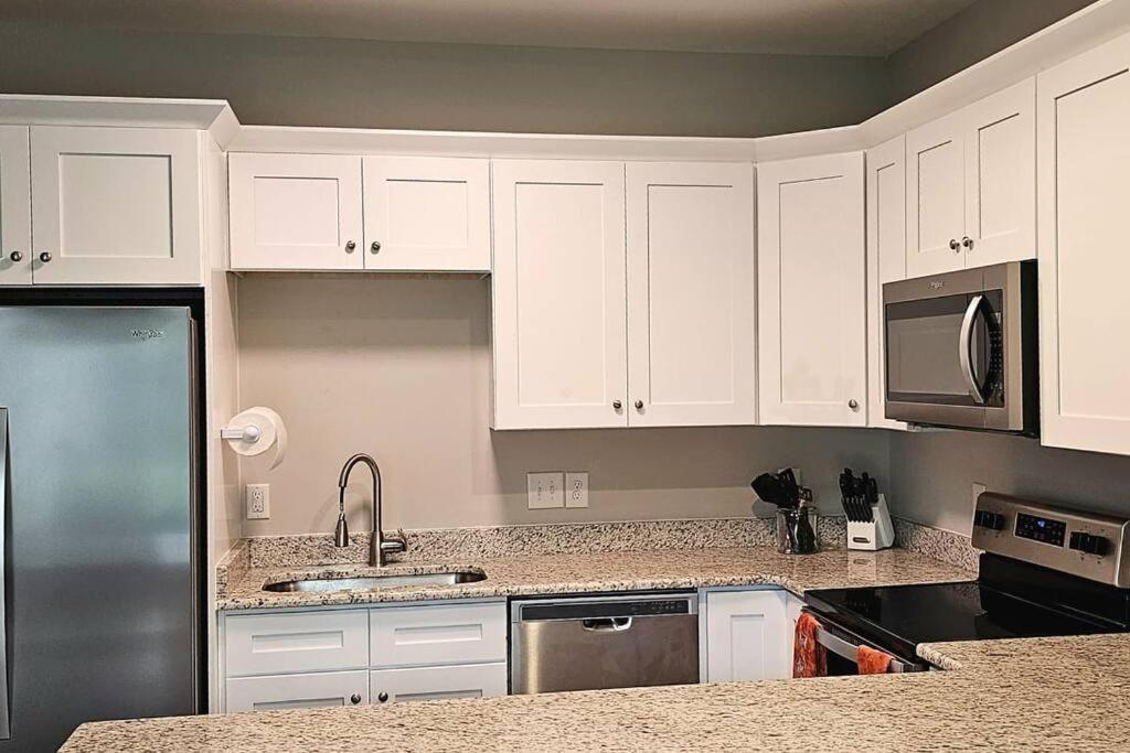 Gorgeous 3 Bedroom Home With Cable Tv In All Rooms & Free Wi-Fi Concord Luaran gambar